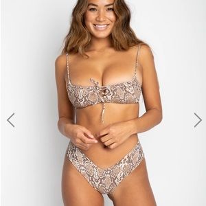 Skatie Mandi cheeky bottom